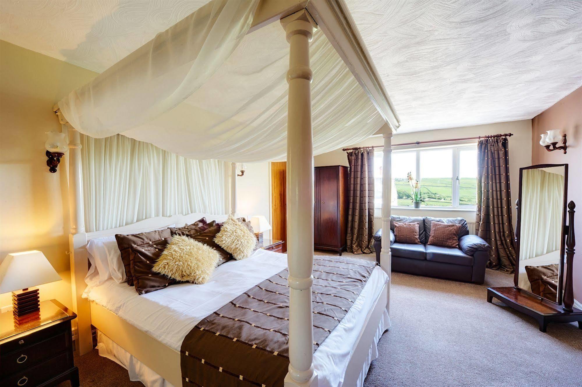 Clough Manor Otel Denshaw Dış mekan fotoğraf